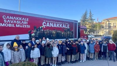 Kırklareli’ye gelen ve Valilik binasının önünde konuşlanan “1915 Çanakkale Savaşları